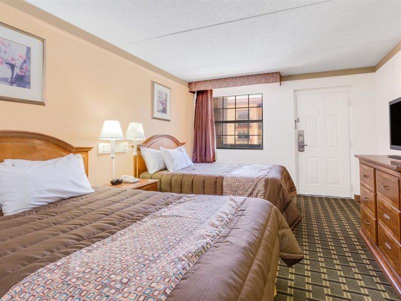 Days Inn By Wyndham Birmingham/West Εξωτερικό φωτογραφία