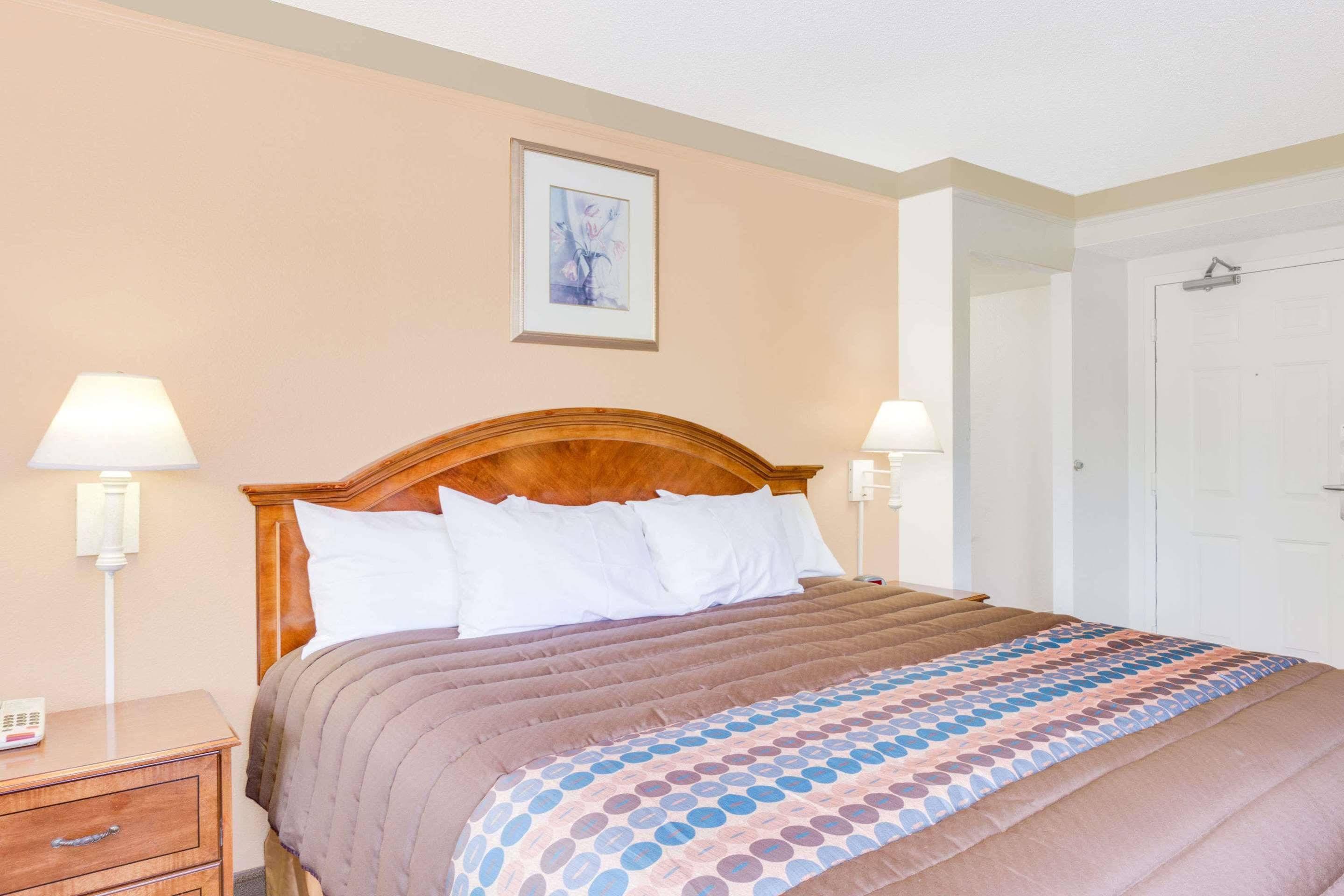 Days Inn By Wyndham Birmingham/West Εξωτερικό φωτογραφία