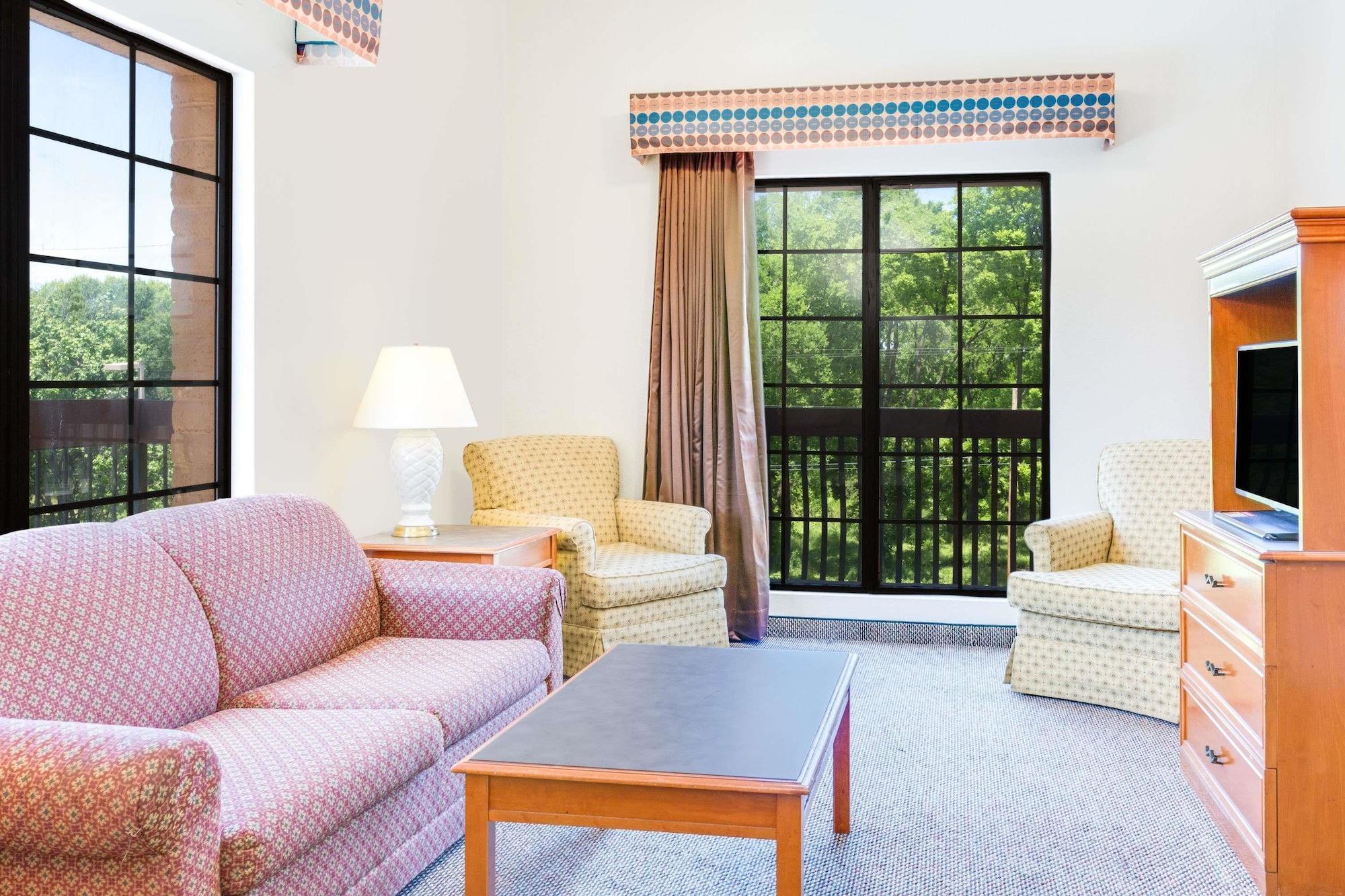 Days Inn By Wyndham Birmingham/West Εξωτερικό φωτογραφία