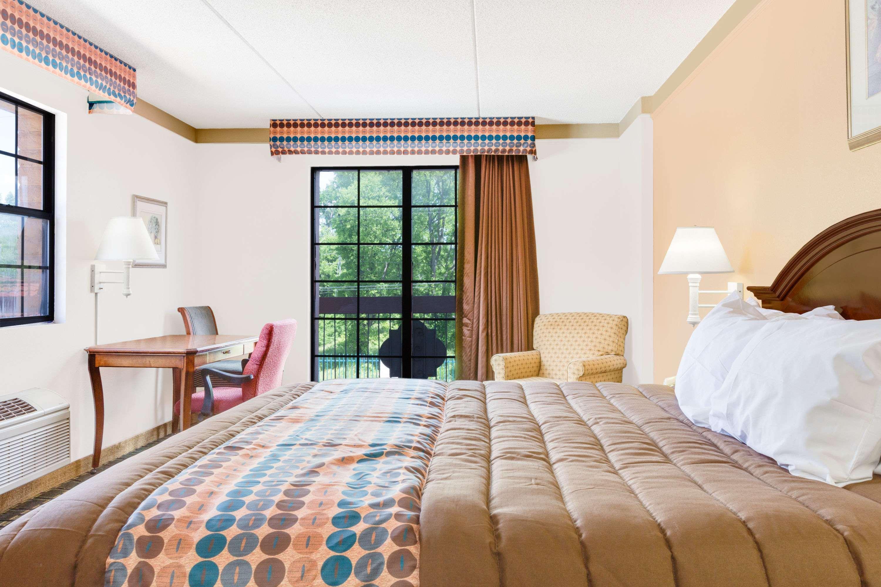 Days Inn By Wyndham Birmingham/West Εξωτερικό φωτογραφία
