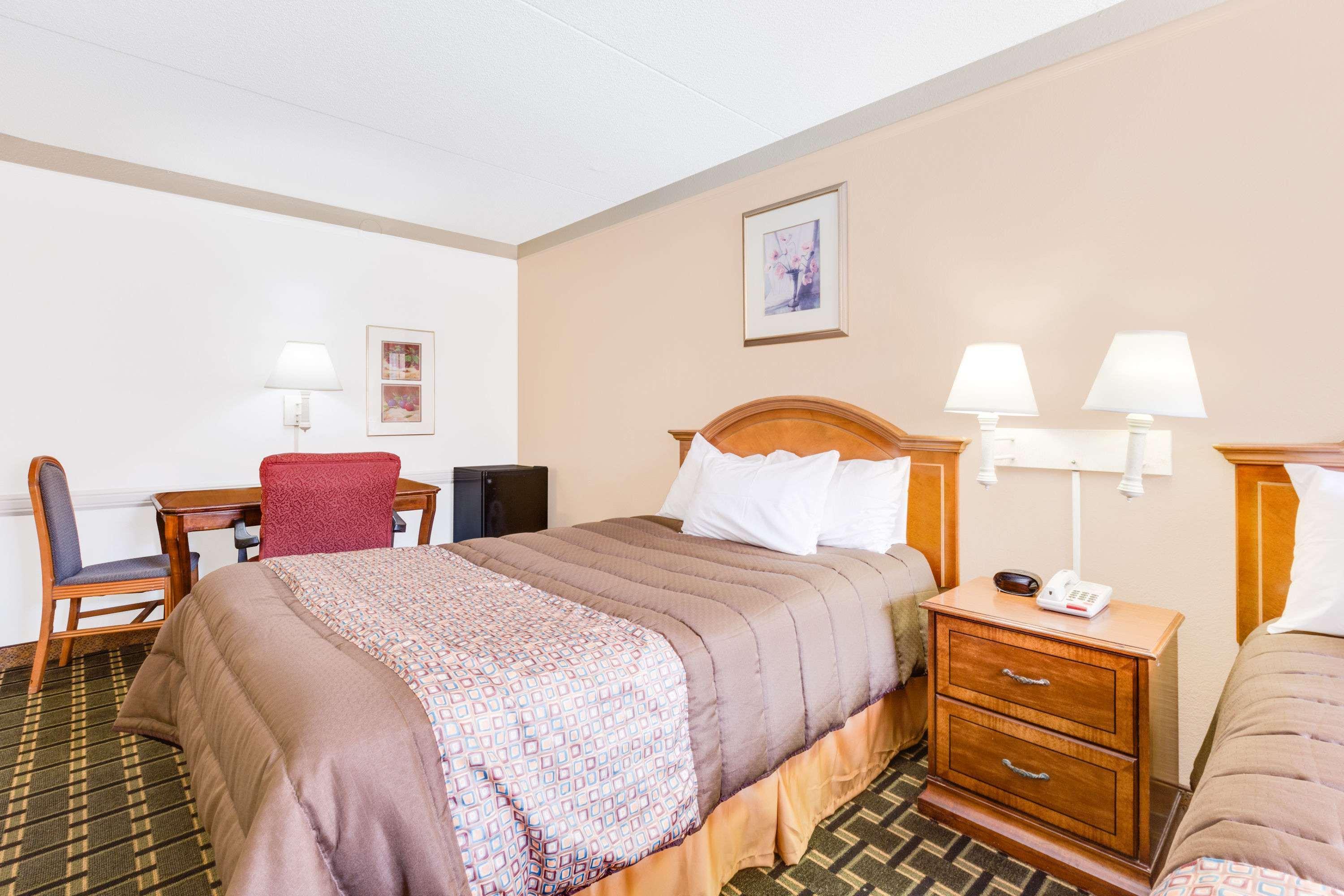 Days Inn By Wyndham Birmingham/West Εξωτερικό φωτογραφία