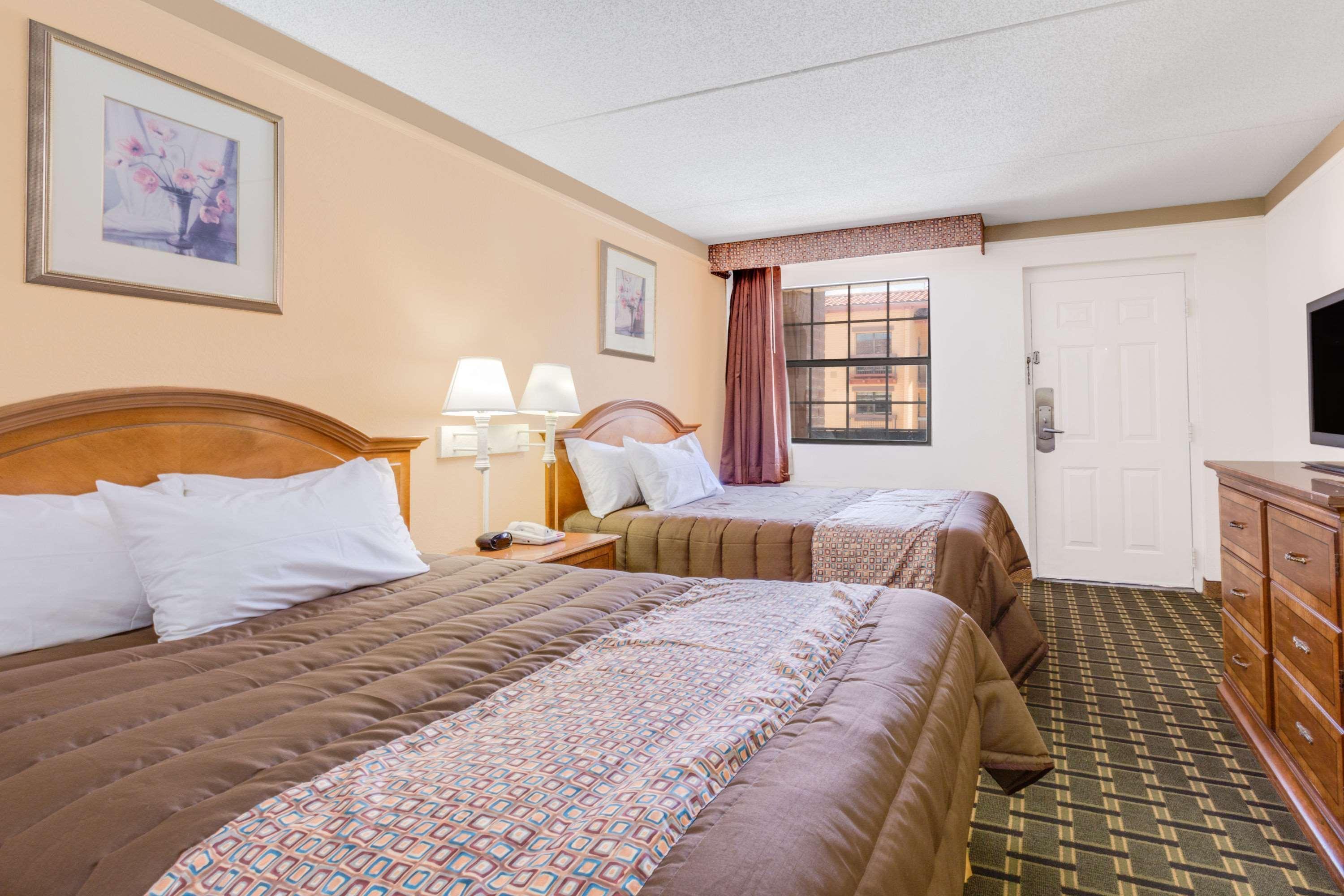 Days Inn By Wyndham Birmingham/West Εξωτερικό φωτογραφία