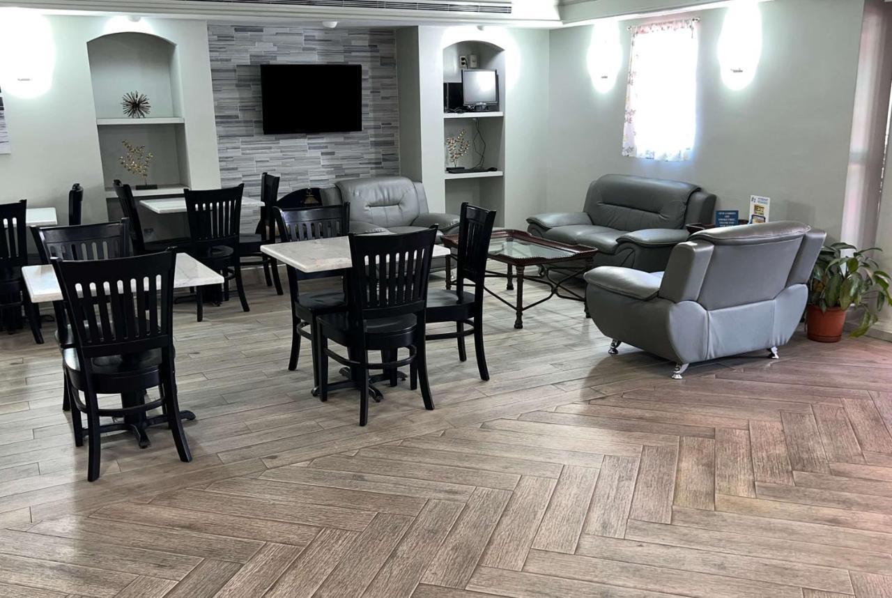 Days Inn By Wyndham Birmingham/West Εξωτερικό φωτογραφία