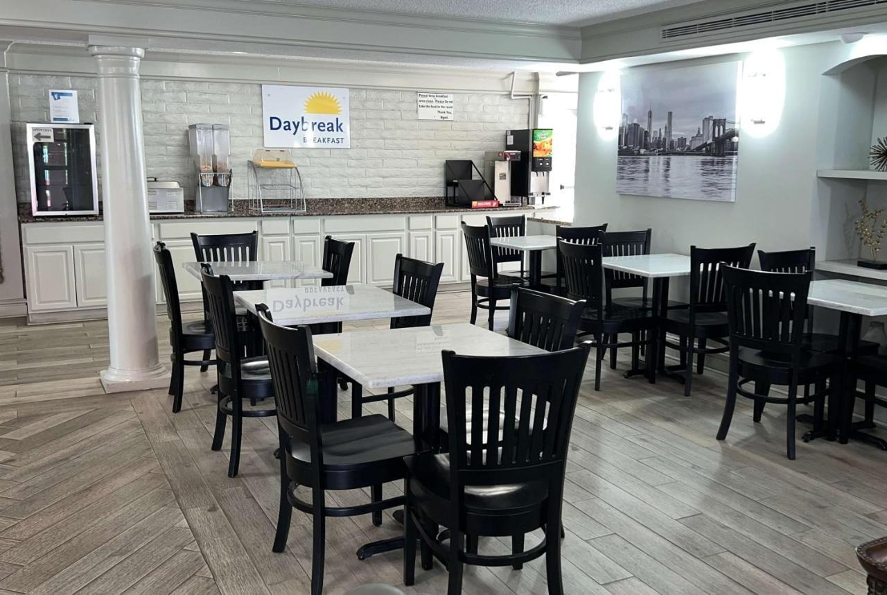 Days Inn By Wyndham Birmingham/West Εξωτερικό φωτογραφία