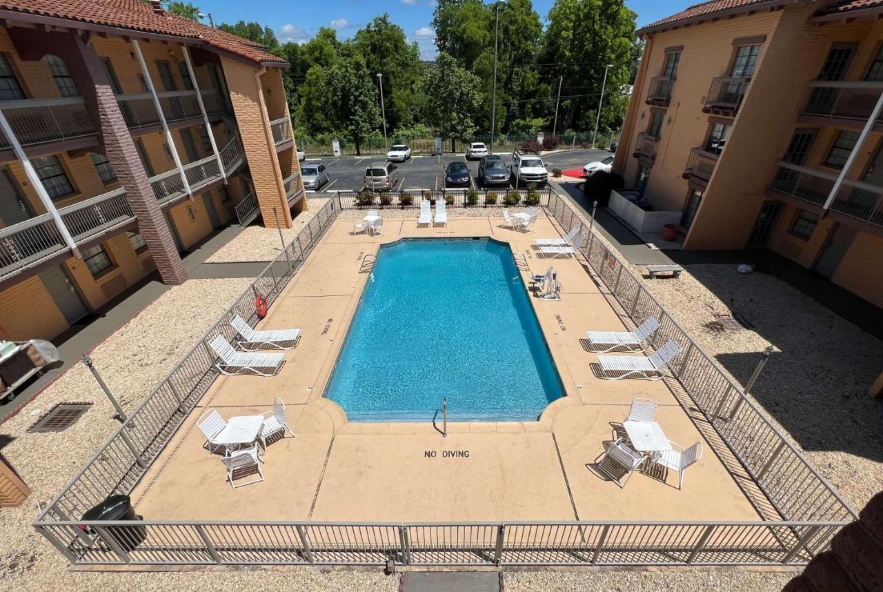 Days Inn By Wyndham Birmingham/West Εξωτερικό φωτογραφία