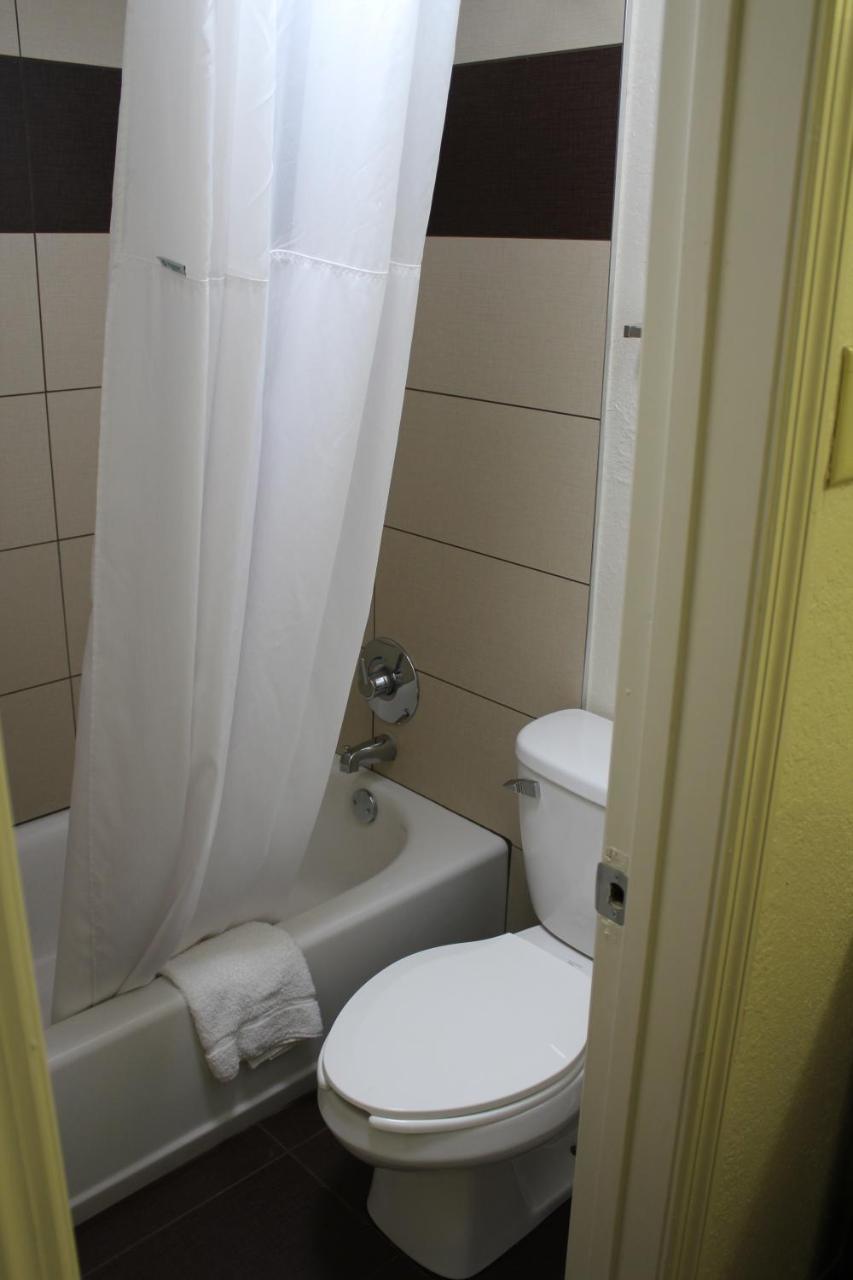 Days Inn By Wyndham Birmingham/West Εξωτερικό φωτογραφία